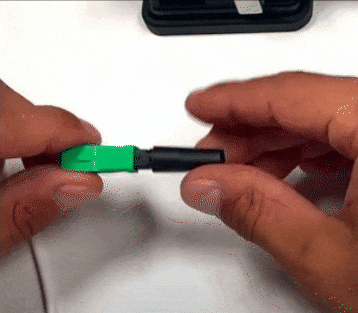 Comment monter un connecteur rapide fibre optique ?